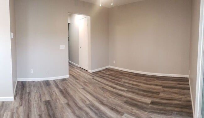 Building Photo - Bright & Updated Townhome for Rent in Santee