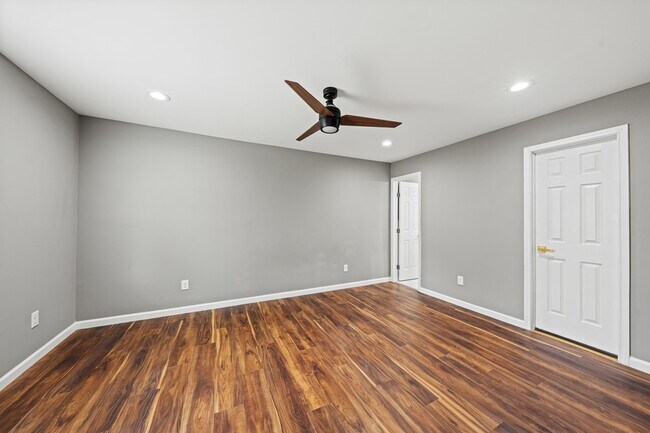 Building Photo - 25804 Maplewood Dr