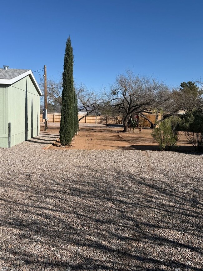 Building Photo - Fully Fenced Gorgeous Acre Property