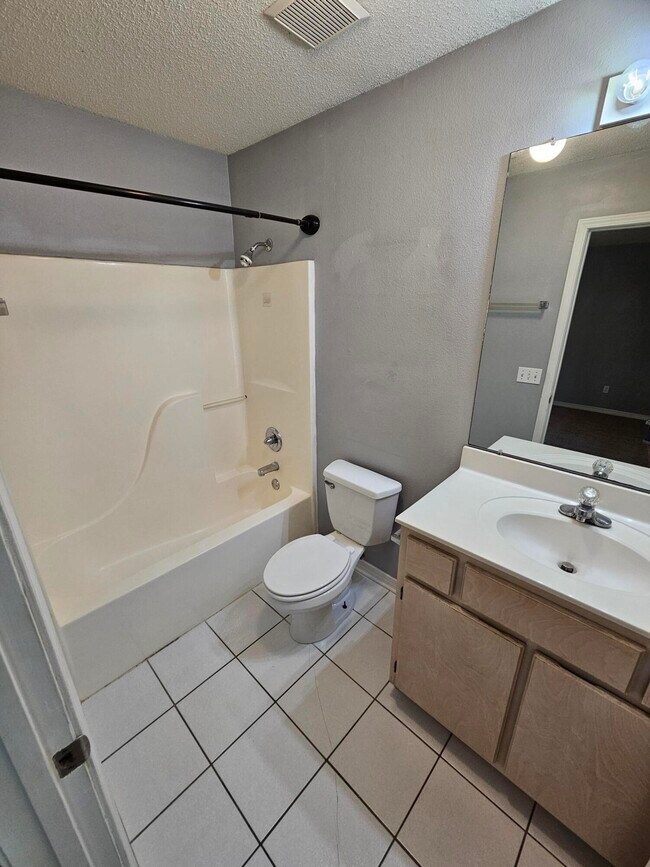 Building Photo - 2787 Bay Club Dr