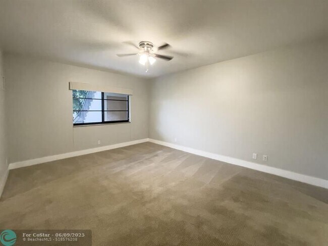 Building Photo - 64 Isle of Venice Dr