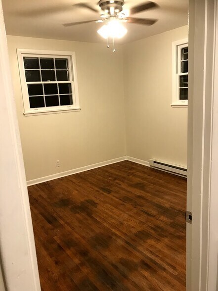 Building Photo - 1707 Woodside Dr