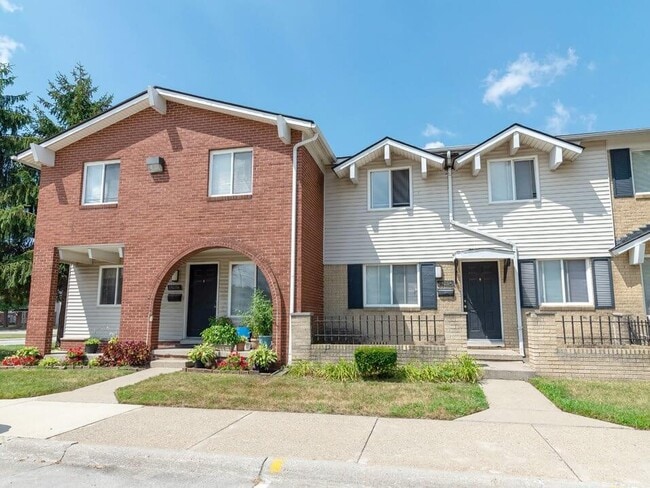 Our Residents Love Living Here & You Will Too! - Gateway Townhomes