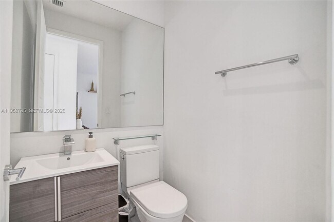 Building Photo - 650 NE 193rd Terrace