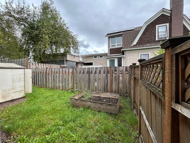 Building Photo - Tranquil 1 Bed, 1 Bath House!