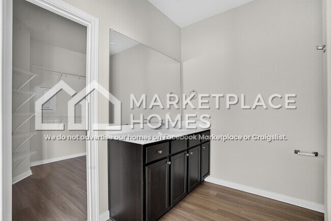 Building Photo - 15623 Plum Brk Dr