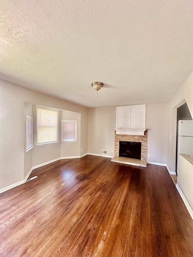 Building Photo - Cute 3 Bedroom 1 Bath For Rent!