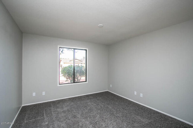 Building Photo - COMPLETELY REMODELED 4 BEDROOM, 2 BATH TEM...