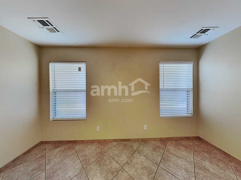 Building Photo - 765 W Flaming Arrow Dr