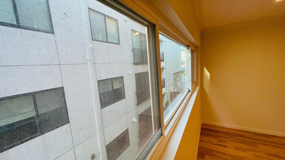Building Photo - 451 S Barrington Ave