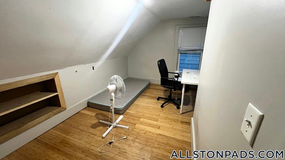 Building Photo - 23 Greylock Rd