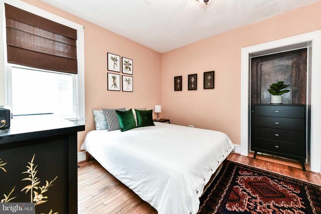 Building Photo - 904 Park Ave