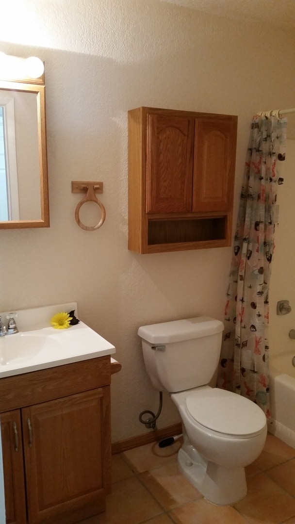 Building Photo - 3 Bedroom Home, Central Location