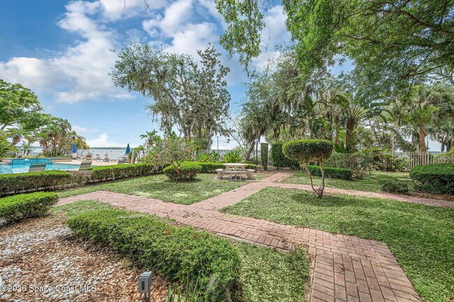 Building Photo - 225 S Tropical Trail