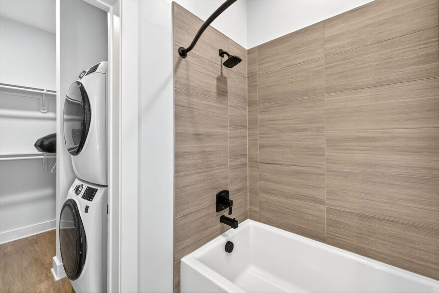 Building Photo - 1001 N Himes Ave