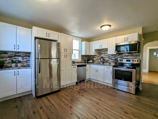 Building Photo - 3620 Pillsbury Ave