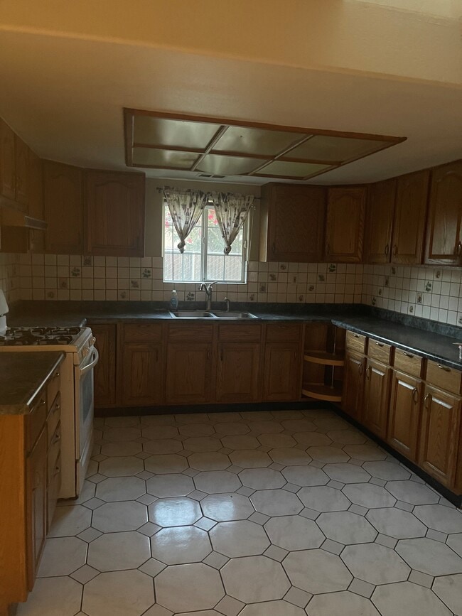 Building Photo - 9557 Rd 234