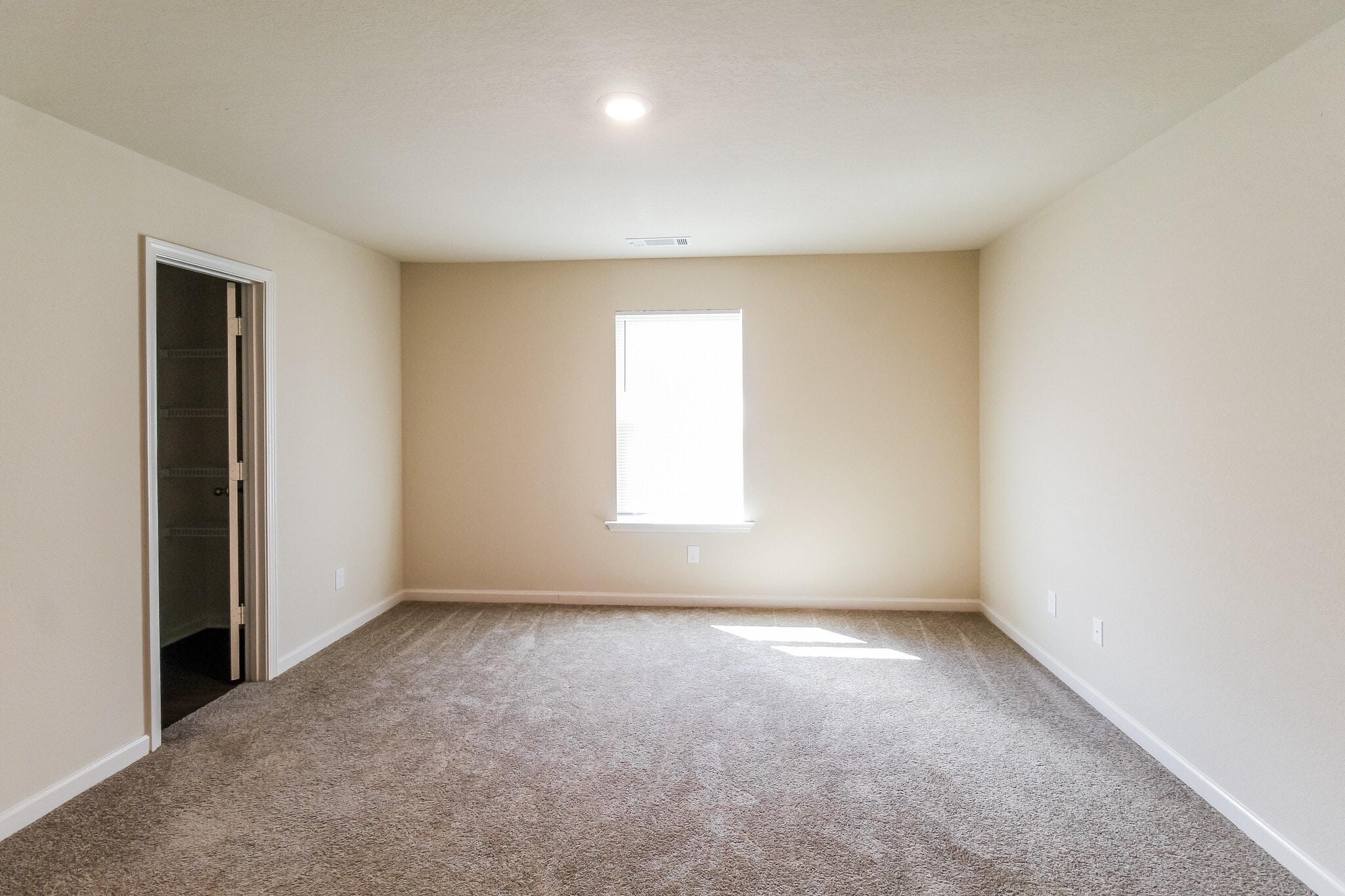 Building Photo - 728 Fitzroy Dr