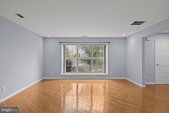 Building Photo - 5001 Aberdeen Ln