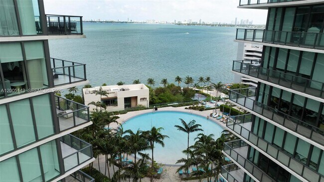 Building Photo - 650 NE 32nd St