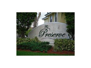 Building Photo - Updated 2 Bed/2 Bath Condo with Screened P...
