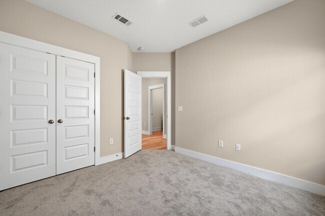 Building Photo - 201 Lyla Ln