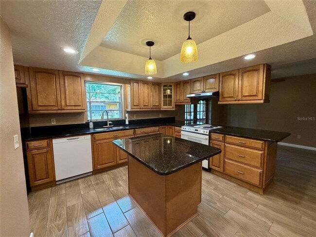 Building Photo - 1 King Arthur Ct