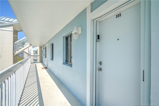 Building Photo - 40 NE Plantation Rd