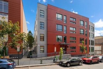 Building Photo - Spacious, modern 1BR + Den + 2BA in Adams ...