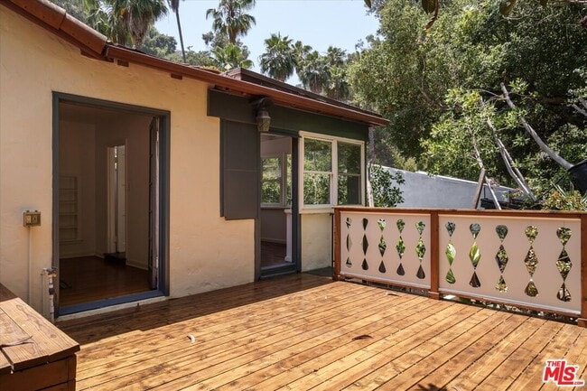 Building Photo - 2030 Laurel Canyon Blvd