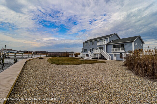 Building Photo - 1095 Island Dr