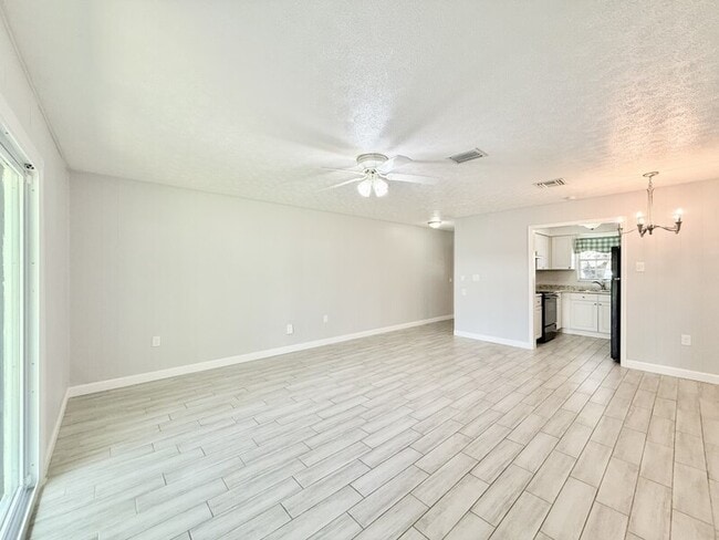 Building Photo - 1337 Eagleview Dr