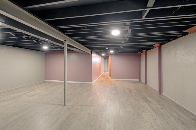 Building Photo - 8709 E 109 Terrace