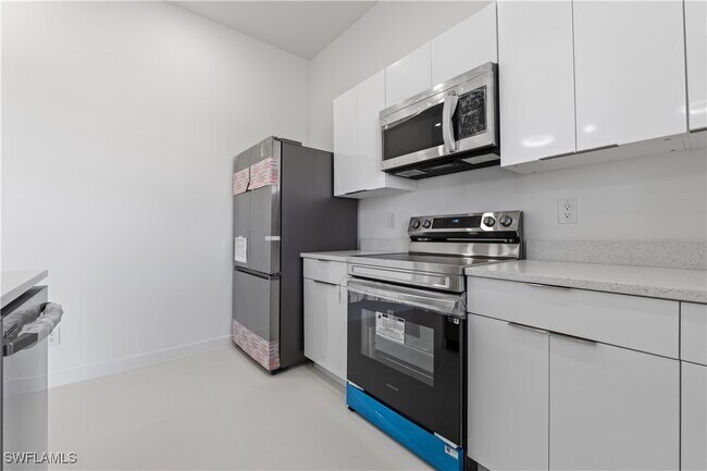 Building Photo - 3808 10th St SW