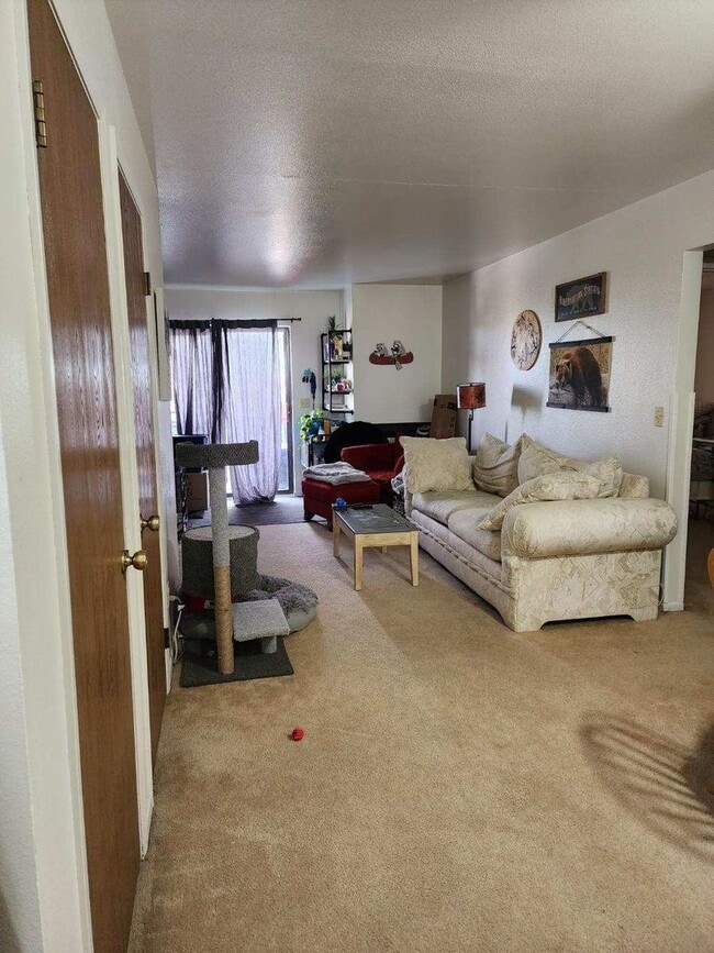 Building Photo - 2 Bedroom 1 Bathroom Apartment