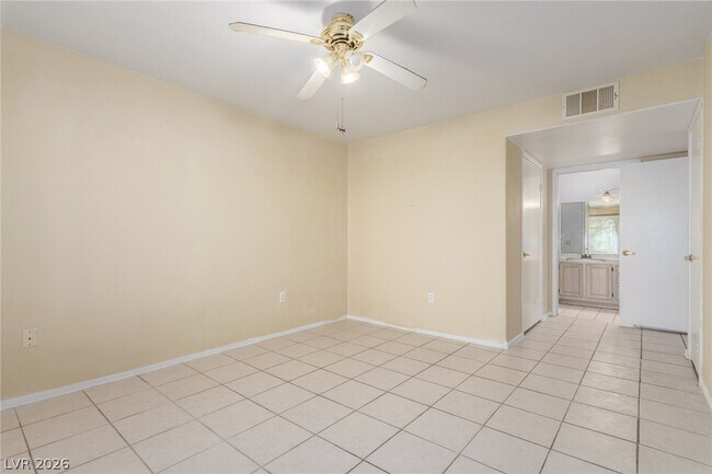 Building Photo - 5710 E Tropicana Ave