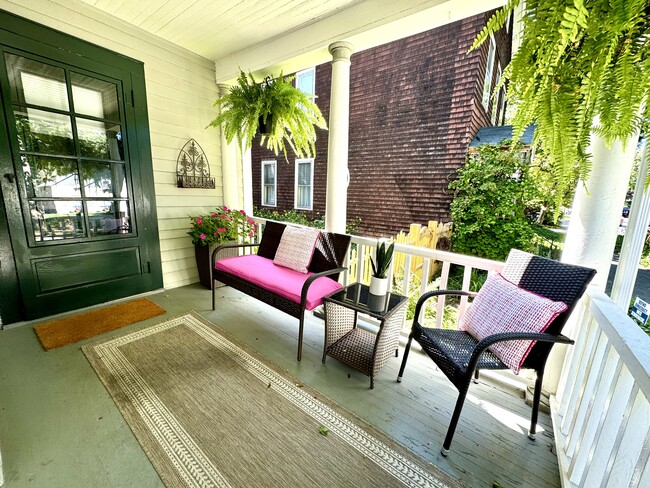 Front Porch - 130 White St