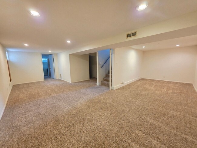 Building Photo - 710 S 44th St