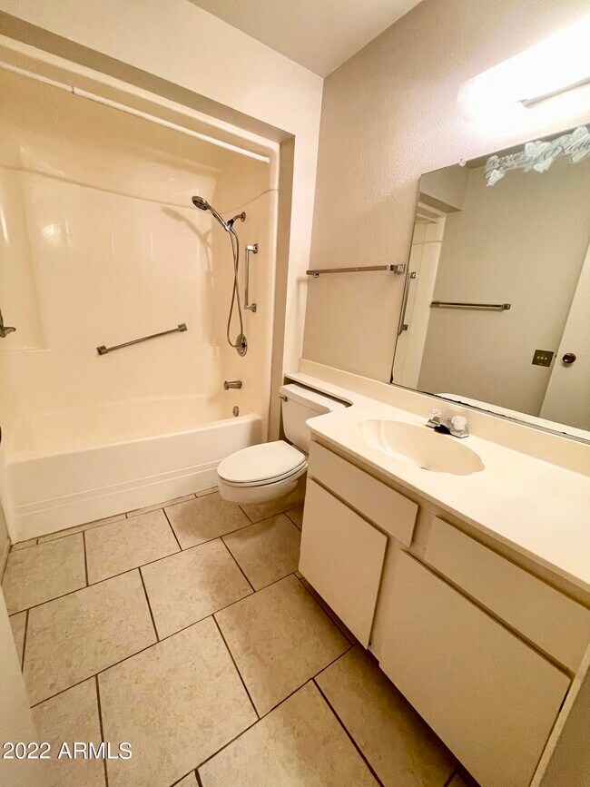 Building Photo - 10867 W Emerald Dr