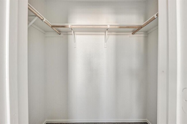 Building Photo - 367 Keefer