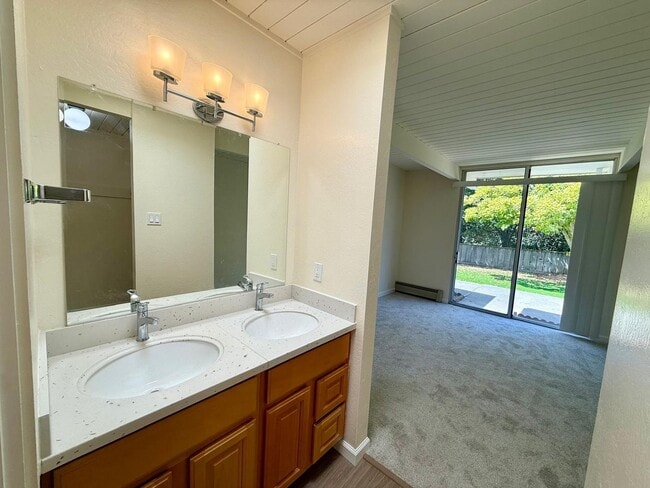 Building Photo - BEAUTIFULLY MAINTAINED EICHLER-STYLE HOME IN DESIRABLE LUCAS VALLEY WITH HOA POOL AND TENNIS COURTS