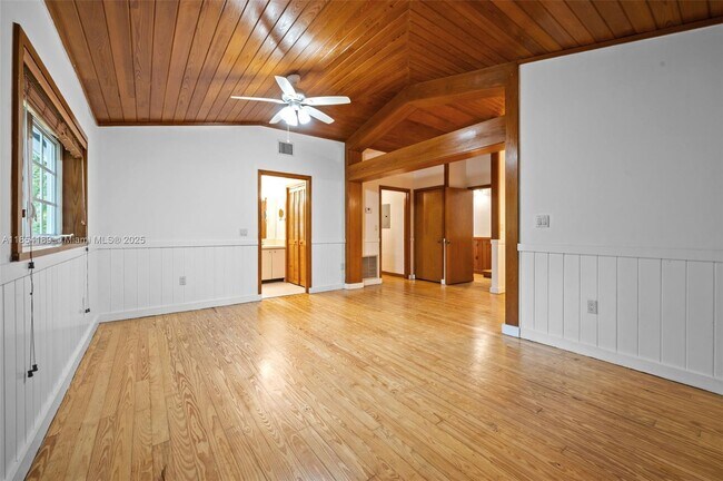 Building Photo - 4114 Santa Maria St