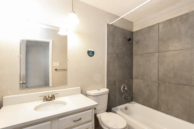 Building Photo - 2929 Fern Glen Dr