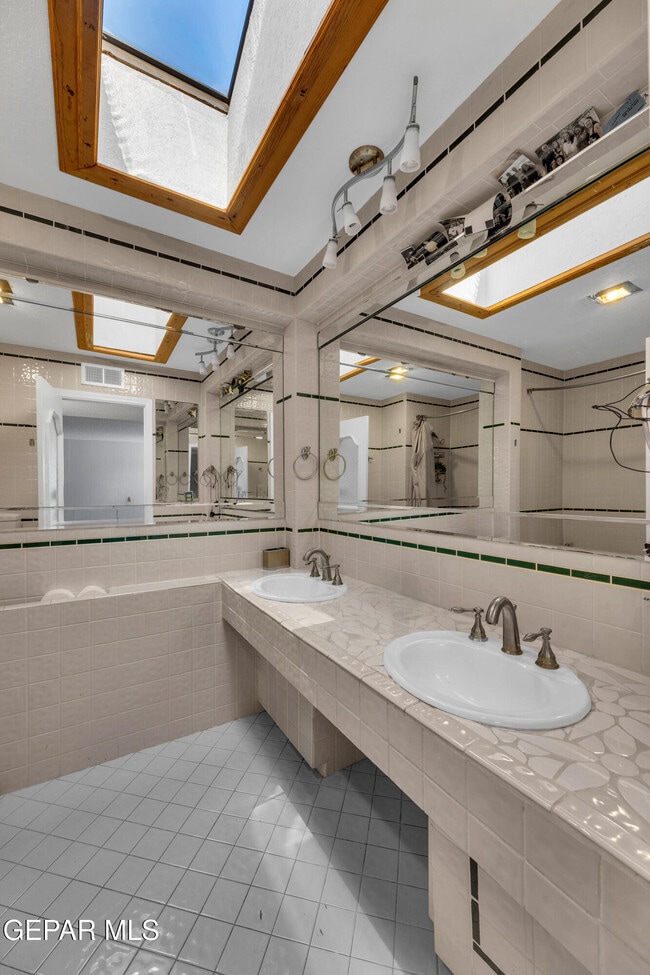 Building Photo - 2153 Trawood Dr