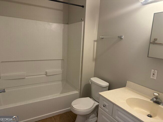 Building Photo - 836 E Henry St