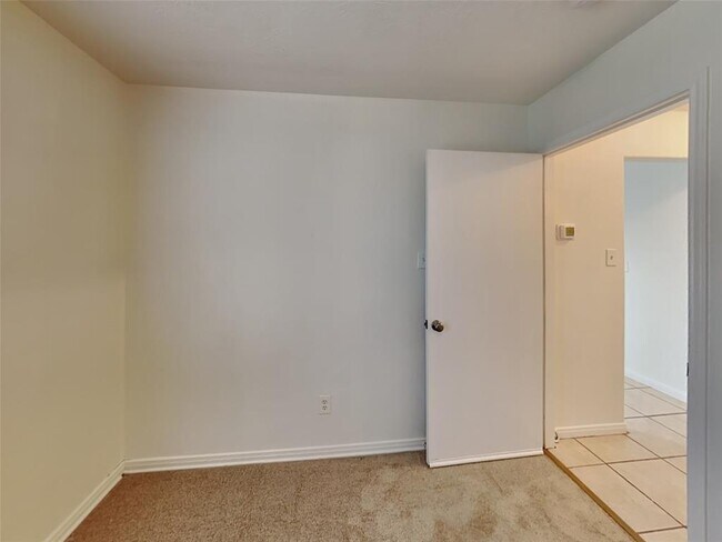 Building Photo - 16365 Hidden River Ct