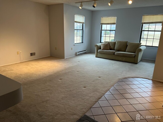 Building Photo - 196 Wycoff Way W