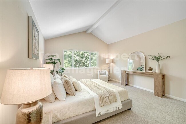 Building Photo - ***Beautiful 3 bed / 2.5 bath / 1,975 sqft House in the Vista/Shadowridge Neighborhood - Availabl...