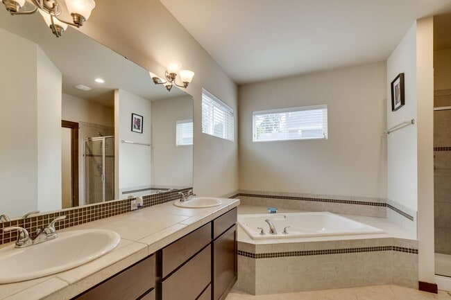 Building Photo - Bothell 4 Bedroom, Northshore Schools!