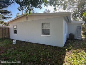 Building Photo - 1817 Guava Ave